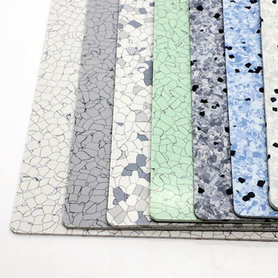 حصيرة مطاطية مضادة للكهرباء الساكنة توفر تحكمًا في التفريغ الكهروستاتيكي وحل أرضيات مريح لمحطات العمل