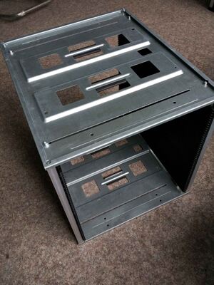 رف مجلة لوحة الدوائر المطبوعة ESD مقاس 630*530*570 مم | رف تخزين مضاد للكهرباء الساكنة لمناولة ونقل لوحات الدوائر المطبوعة